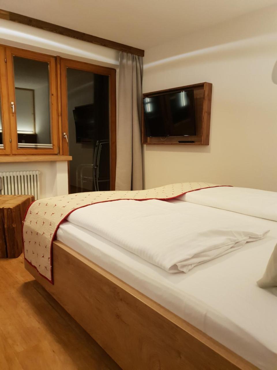 Lustiger Hirsch Hotel Akams Luaran gambar